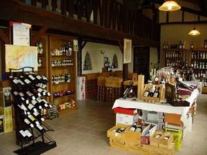 Perdu dans la campagne, la cave des gourmets de G�rard Bouchet � Mi�lan. La trouver se m�rite !